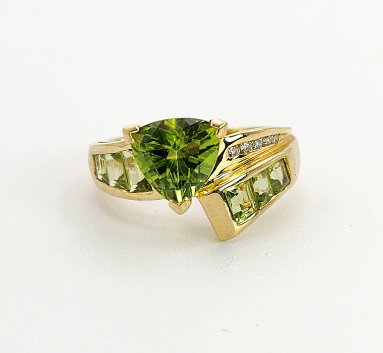 Vintage: 14ct Yellow Gold Peridot & Diamond Cocktail Ring