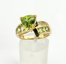 Load image into Gallery viewer, 1606: Vintage: 14ct Gold Trillion, Emerald. Round Cut Peridots Cocktail Ring- exquisite
