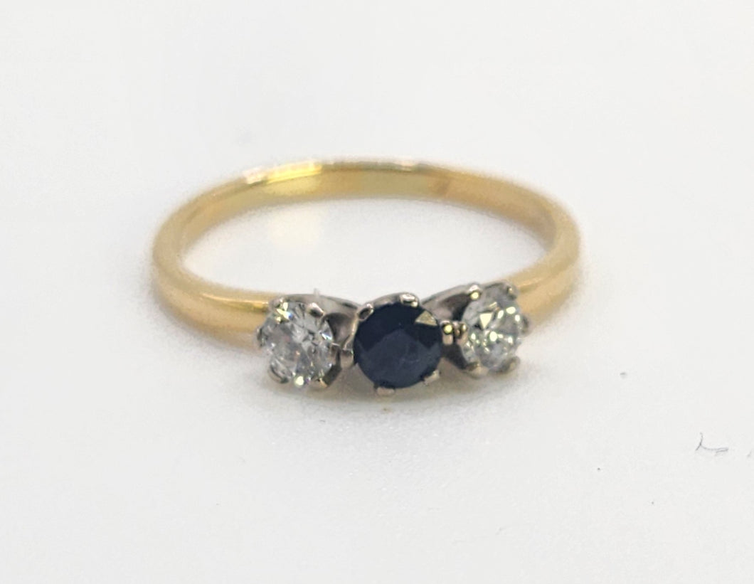 0269: Vintage; 18ct Gold Blue Sapphire Diamonds 3-Stone Straight Ring- very fine example