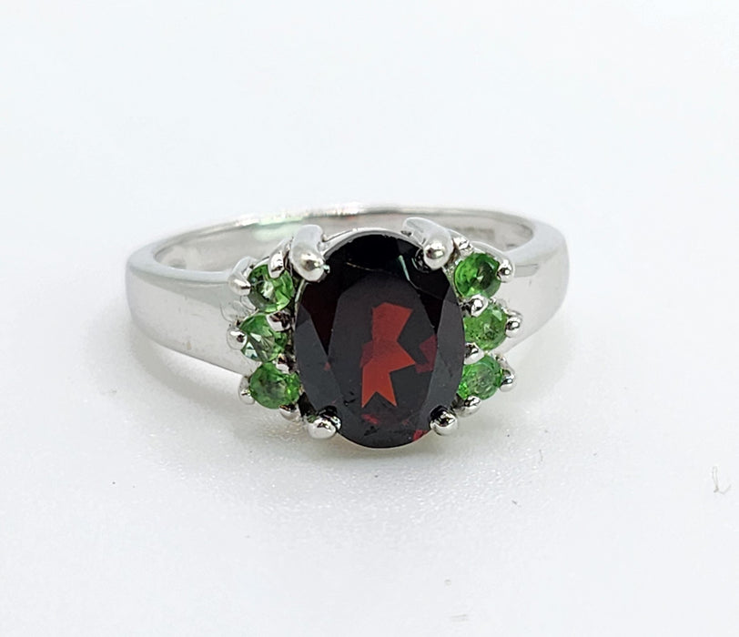 1583: Vintage: 9ct White Gold Red & Demantoid Garnets Cocktail Ring- superb combination