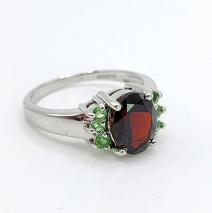 1583: Vintage: 9ct White Gold Red & Demantoid Garnets Cocktail Ring- superb combination