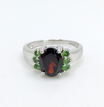 Cargar imagen en el visor de la galería, 1583: Vintage: 9ct White Gold Red &amp; Demantoid Garnets Cocktail Ring- superb combination
