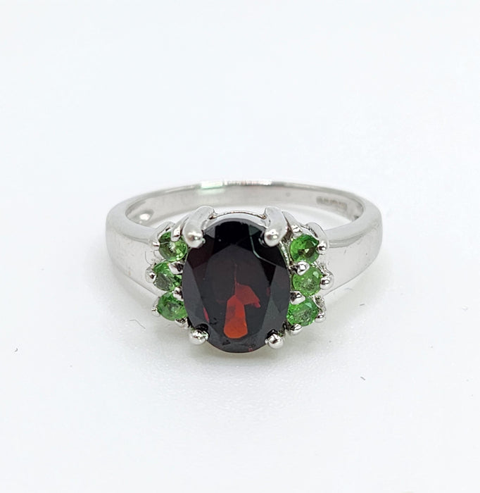 1583: Vintage: 9ct White Gold Red & Demantoid Garnets Cocktail Ring- superb combination