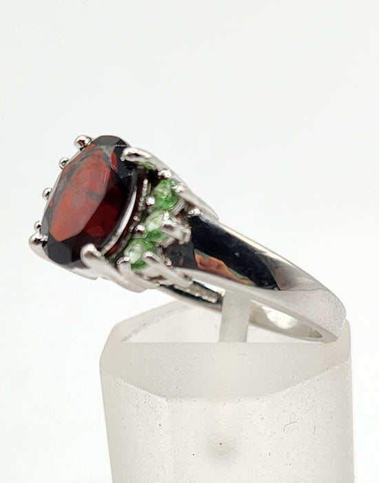 1583: Vintage: 9ct White Gold Red & Demantoid Garnets Cocktail Ring- superb combination