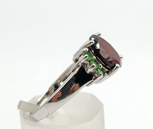1583: Vintage: 9ct White Gold Red & Demantoid Garnets Cocktail Ring- superb combination