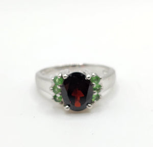 1583: Vintage: 9ct White Gold Red & Demantoid Garnets Cocktail Ring- superb combination