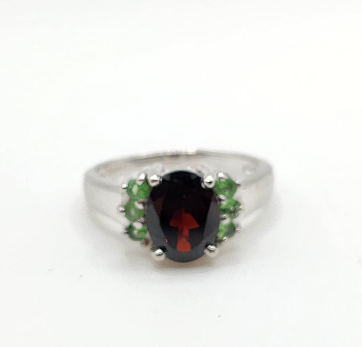 1583: Vintage: 9ct White Gold Red & Demantoid Garnets Cocktail Ring- superb combination