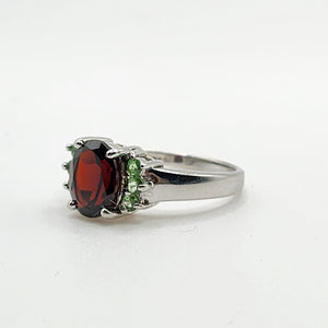 1583: Vintage: 9ct White Gold Red & Demantoid Garnets Cocktail Ring- superb combination