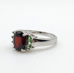 1583: Vintage: 9ct White Gold Red & Demantoid Garnets Cocktail Ring- superb combination