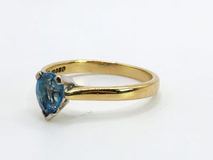 0875: Vintage: 9ct Gold Persian Blue Pear-Cut Topaz Ring- a lovely solitaire