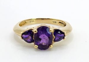 1205: Vintage: 18ct Gold Purple Amethysts Trilogy Ring- Lush