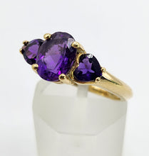 Load image into Gallery viewer, 1205: Vintage: 18ct Gold Purple Amethysts Trilogy Ring- Lush
