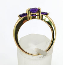 Load image into Gallery viewer, 1205: Vintage: 18ct Gold Purple Amethysts Trilogy Ring- Lush
