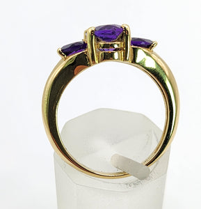 1205: Vintage: 18ct Gold Purple Amethysts Trilogy Ring- Lush