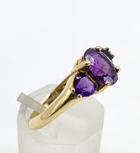 Load image into Gallery viewer, 1205: Vintage: 18ct Gold Purple Amethysts Trilogy Ring- Lush
