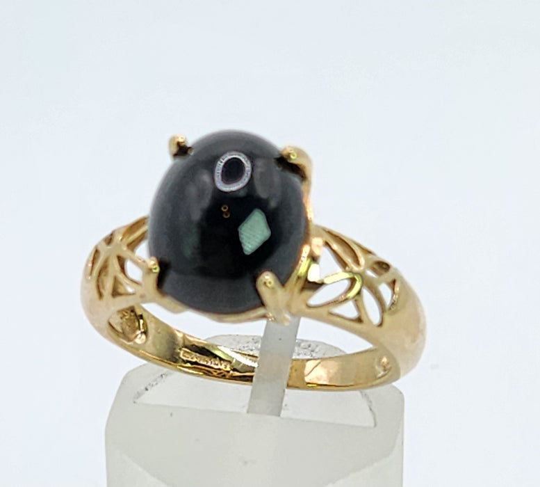 573 Vintage: 9ct Yellow Gold Cabochon Black Spinel Celtic Openwork Ring