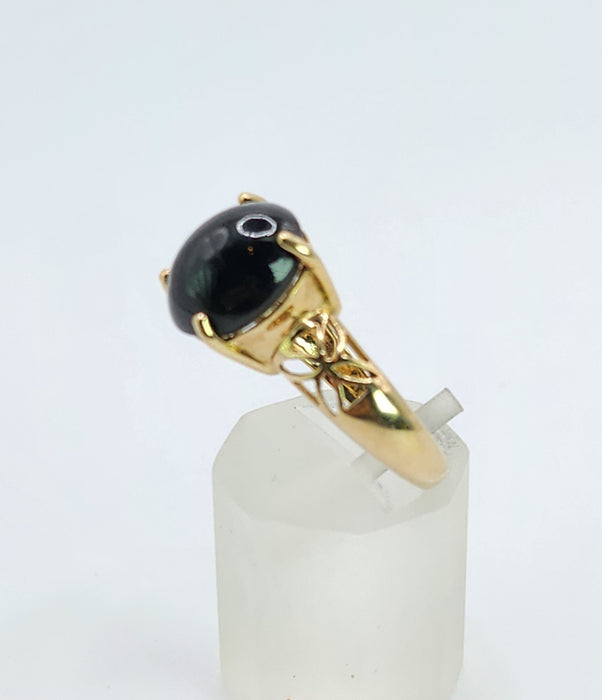 573 Vintage: 9ct Yellow Gold Cabochon Black Spinel Celtic Openwork Ring