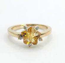 Cargar imagen en el visor de la galería, 1576: Vintage: 14ct Gold Star-Set Yellow Citrines Diamond Dress Ring
