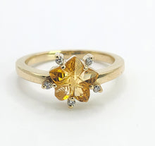 Cargar imagen en el visor de la galería, 1576: Vintage: 14ct Gold Star-Set Yellow Citrines Diamond Dress Ring
