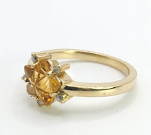 Cargar imagen en el visor de la galería, 1576: Vintage: 14ct Gold Star-Set Yellow Citrines Diamond Dress Ring
