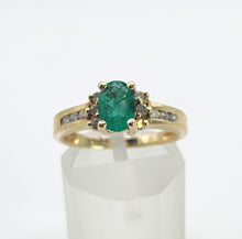 Load image into Gallery viewer, 1609: Vintage: 14ct Gold Emerald Diamonds Ring- petite, sparkling and cute
