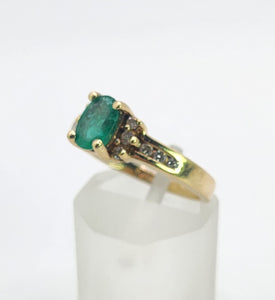 1609: Vintage: 14ct Gold Emerald Diamonds Ring- petite, sparkling and cute