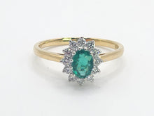 Load image into Gallery viewer, 1680: Vintage; 18ct Gold Emerald Diamonds Daisy Flowerhead Ring- delightful
