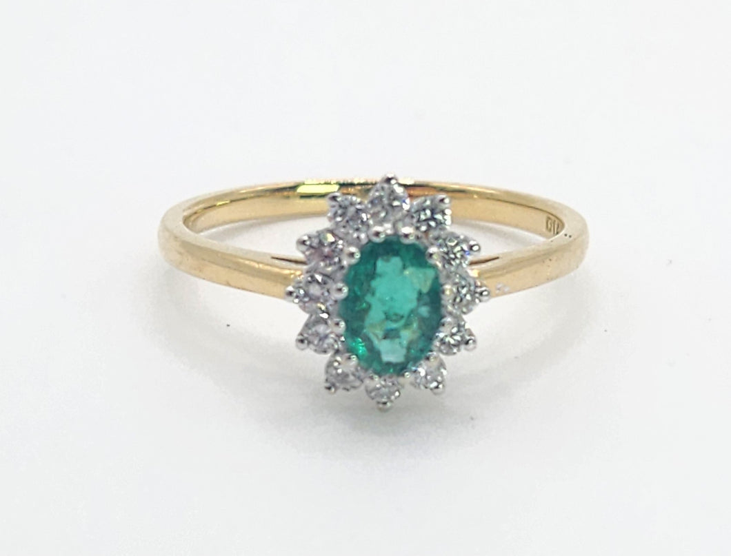 1680: Vintage; 18ct Gold Emerald Diamonds Daisy Flowerhead Ring- delightful