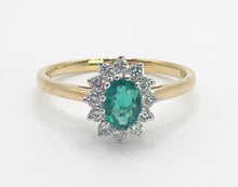 Load image into Gallery viewer, 1680: Vintage; 18ct Gold Emerald Diamonds Daisy Flowerhead Ring- delightful
