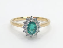 Load image into Gallery viewer, 1680: Vintage; 18ct Gold Emerald Diamonds Daisy Flowerhead Ring- delightful
