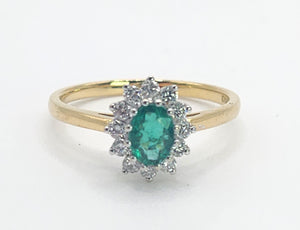 1680: Vintage; 18ct Gold Emerald Diamonds Daisy Flowerhead Ring- delightful