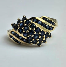 Cargar imagen en el visor de la galería, 1746: Vintage: 9ct Gold 39 Blue Sapphires Statement Cocktail Ring- total eye catcher
