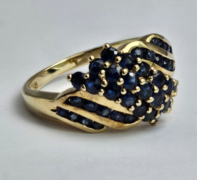 Vintage: 9ct Yellow Gold Blue Sapphire Cocktail Ring