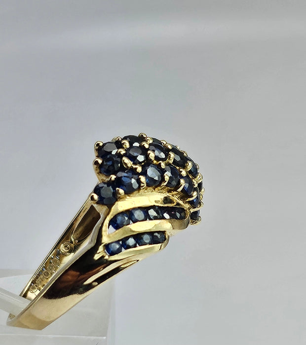 Vintage: 9ct Yellow Gold Blue Sapphire Cocktail Ring