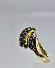 Cargar imagen en el visor de la galería, 1746: Vintage: 9ct Gold 39 Blue Sapphires Statement Cocktail Ring- total eye catcher

