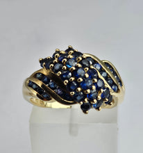 Cargar imagen en el visor de la galería, 1746: Vintage: 9ct Gold 39 Blue Sapphires Statement Cocktail Ring- total eye catcher
