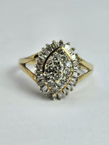 1751: Vintage: 9ct Gold 38 Diamonds (Baguette &  Round Cut) - natural, sparkling beauty