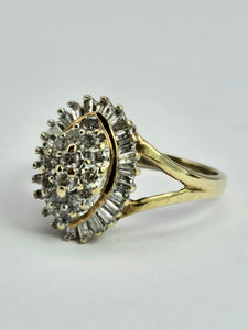 1751: Vintage: 9ct Gold 38 Diamonds (Baguette &  Round Cut) - natural, sparkling beauty