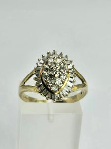 1751: Vintage: 9ct Gold 38 Diamonds (Baguette &  Round Cut) - natural, sparkling beauty