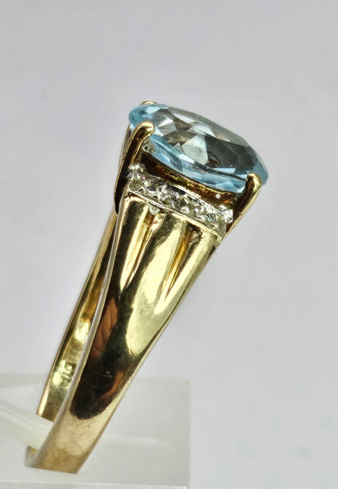 Vintage: 9ct Yellow Gold Swiss Blue Topaz & Diamond Cocktail Ring