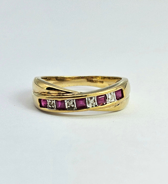 Vintage: 9ct Gold Ruby & Diamond Crossover Dress Ring