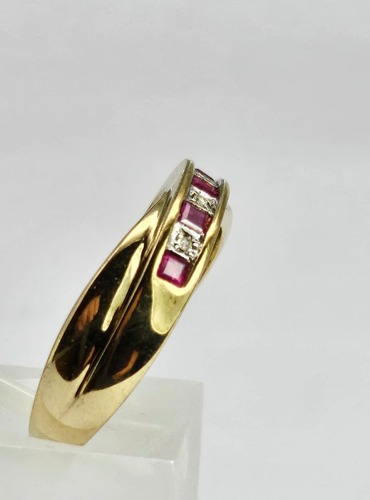 Vintage: 9ct Gold Ruby & Diamond Crossover Dress Ring