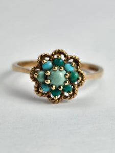 1505: Vintage: 9ct Gold Petite Turquoise Daisy Ring - Flower Power- From 1970