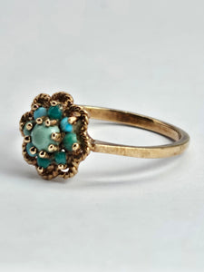 1505: Vintage: 9ct Gold Petite Turquoise Daisy Ring - Flower Power- From 1970
