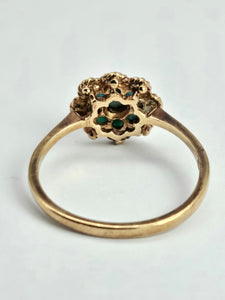 1505: Vintage: 9ct Gold Petite Turquoise Daisy Ring - Flower Power- From 1970