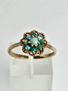 1505: Vintage: 9ct Gold Petite Turquoise Daisy Ring - Flower Power- From 1970