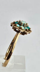 1505: Vintage: 9ct Gold Petite Turquoise Daisy Ring - Flower Power- From 1970
