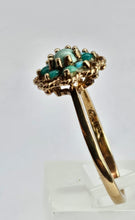 Cargar imagen en el visor de la galería, 1505: Vintage: 9ct Gold Petite Turquoise Daisy Ring - Flower Power- From 1970
