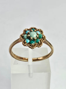 1505: Vintage: 9ct Gold Petite Turquoise Daisy Ring - Flower Power- From 1970