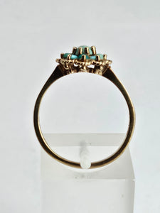 1505: Vintage: 9ct Gold Petite Turquoise Daisy Ring - Flower Power- From 1970